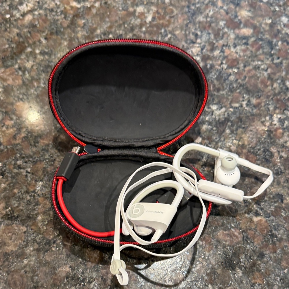 Power beats wireless headphones with case and charger!